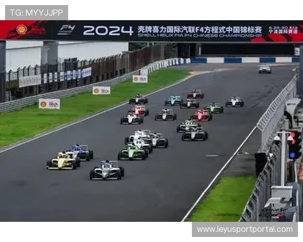 佰客屋W车队新秀亮相环千岛湖，业余赛事成人才摇篮