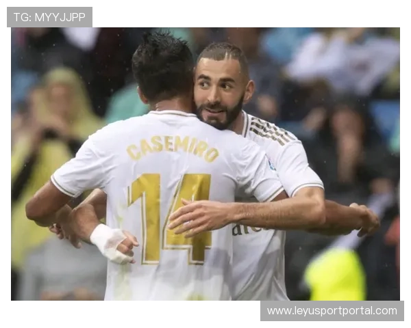 伯纳乌球迷嘘声四起,皇马球员谢场时面色凝重 伯纳乌球迷嘘声四起,皇马球员谢场时面色凝重